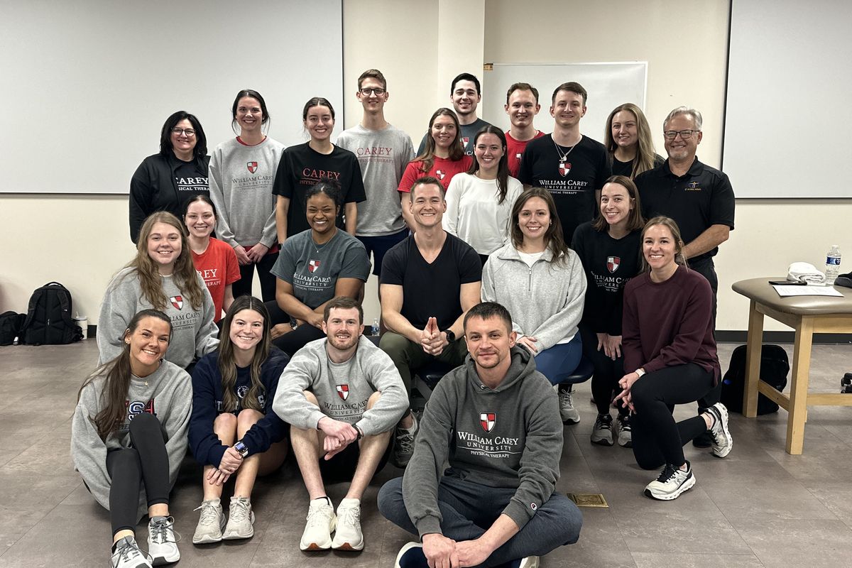 Dr. Baskin with a class of William Carey University Doctor of Physical Therapy students